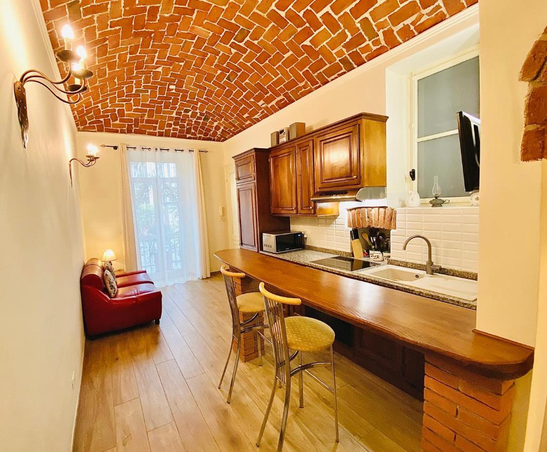 Exquisitely Renovated And Centrally Located Apartment With Free Parking Torino Esterno foto