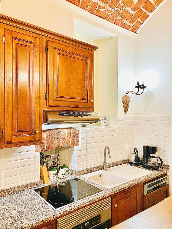Exquisitely Renovated And Centrally Located Apartment With Free Parking Torino Esterno foto