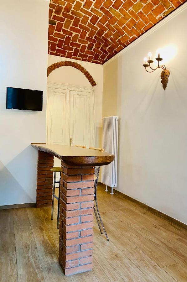 Exquisitely Renovated And Centrally Located Apartment With Free Parking Torino Esterno foto
