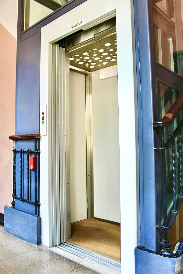 Exquisitely Renovated And Centrally Located Apartment With Free Parking Torino Esterno foto
