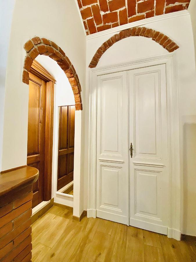 Exquisitely Renovated And Centrally Located Apartment With Free Parking Torino Esterno foto